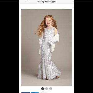 Movie star costume for Girls by Chasing Fireflies.